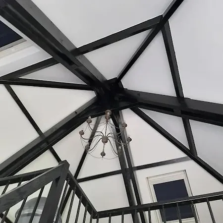 Vrijstaande Recreatievilla Met Ruime Omheinde Tuin 度假居 *