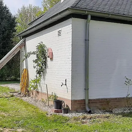 Vakantiehuis Vrijstaande Recreatievilla Met Ruime Omheinde Tuin *