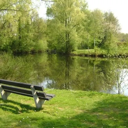 Vrijstaande Recreatievilla Met Ruime Omheinde Tuin
