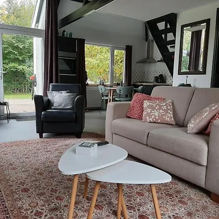 Vrijstaande Recreatievilla Met Ruime Omheinde Tuin *