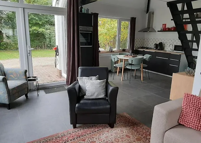 Tatil Evi Vrijstaande Recreatievilla Met Ruime Omheinde Tuin