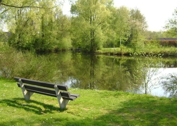 Vrijstaande Recreatievilla Met Ruime Omheinde Tuin