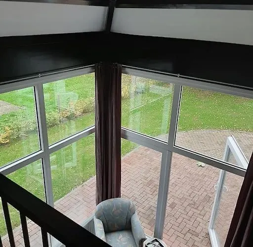 Vrijstaande Recreatievilla Met Ruime Omheinde Tuin