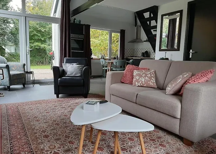 Vrijstaande Recreatievilla Met Ruime Omheinde Tuin *